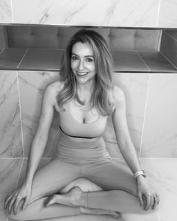 Gemma Merna feet photo thumbnail