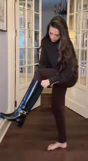 Gemma Owen feet photo 8