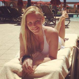 Gena Lee Nolin feet photo thumbnail