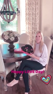 Gena Lee Nolin feet photo thumbnail