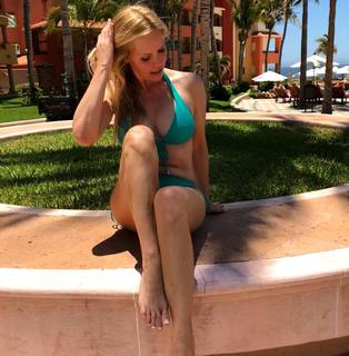 Gena Lee Nolin feet photo thumbnail
