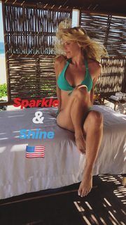 Gena Lee Nolin feet photo thumbnail