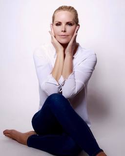 Gena Lee Nolin feet photo thumbnail