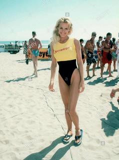 Gena Lee Nolin feet photo thumbnail