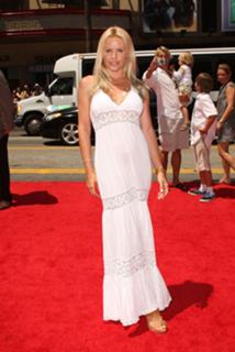 Gena Lee Nolin feet photo thumbnail