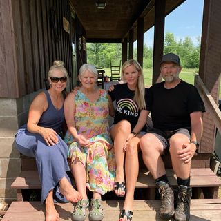 Gena Lee Nolin feet photo thumbnail