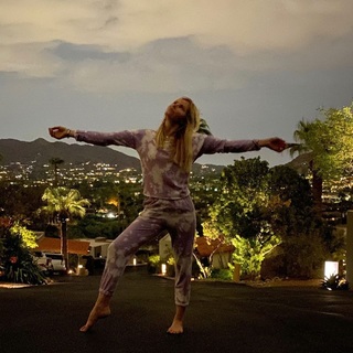 Gena Lee Nolin feet photo thumbnail