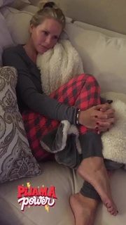 Gena Lee Nolin feet photo thumbnail