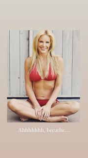 Gena Lee Nolin feet photo thumbnail