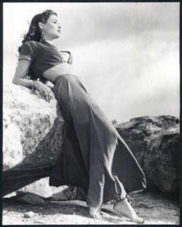 Gene Tierney feet photo 17