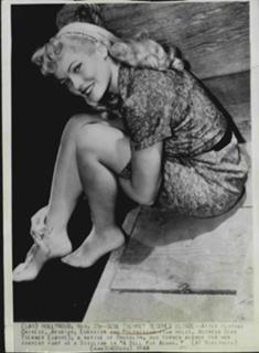 Gene Tierney feet photo 4