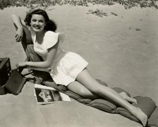 Gene Tierney feet photo 8