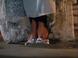 Gene Tierney feet photo 10