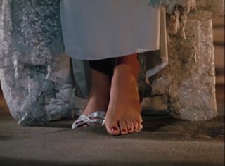 Gene Tierney feet photo 9