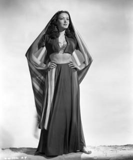 Gene Tierney feet photo 9