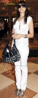Genelia Deshmukh feet photo thumbnail
