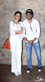 Genelia Deshmukh feet photo thumbnail