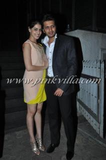 Genelia Deshmukh feet photo thumbnail