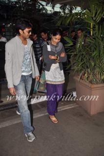 Genelia Deshmukh feet photo thumbnail