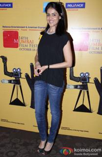 Genelia Deshmukh feet photo thumbnail