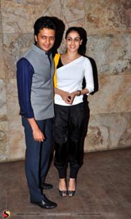 Genelia Deshmukh feet photo thumbnail
