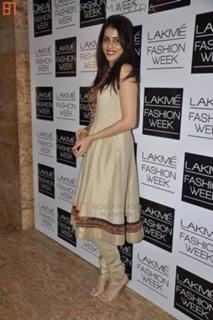Genelia Deshmukh feet photo thumbnail