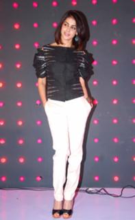 Genelia Deshmukh feet photo thumbnail
