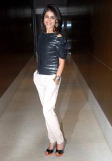 Genelia Deshmukh feet photo thumbnail