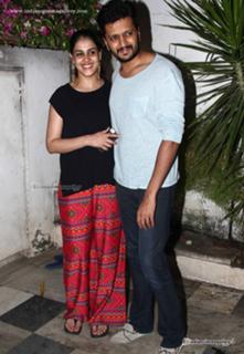 Genelia Deshmukh feet photo thumbnail