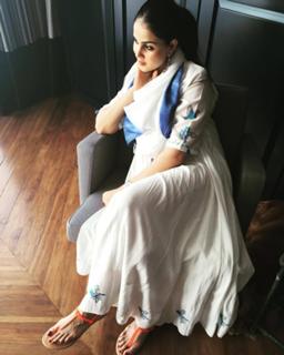 Genelia Deshmukh feet photo thumbnail