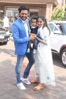 Genelia Deshmukh feet photo thumbnail