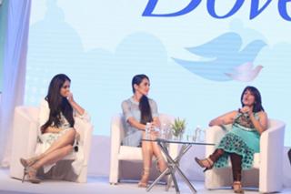 Genelia Deshmukh feet photo thumbnail