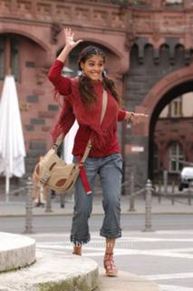 Genelia Deshmukh feet photo thumbnail