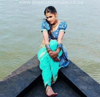 Genelia Deshmukh feet photo thumbnail