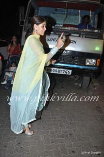Genelia Deshmukh feet photo thumbnail
