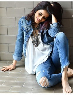 Genelia Deshmukh feet photo thumbnail