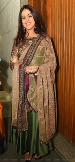 Genelia Deshmukh feet photo thumbnail