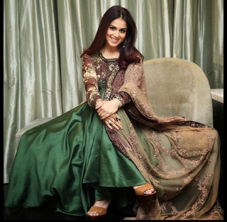 Genelia Deshmukh feet photo thumbnail