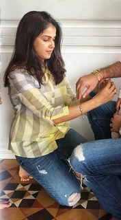 Genelia Deshmukh feet photo thumbnail