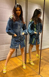 Genelia Deshmukh feet photo thumbnail