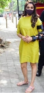 Genelia Deshmukh feet photo thumbnail