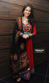 Genelia Deshmukh feet photo thumbnail