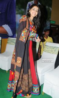 Genelia Deshmukh feet photo thumbnail