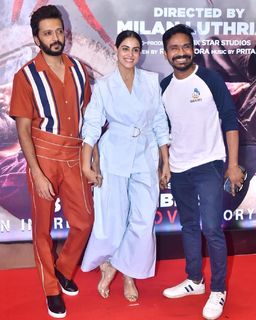 Genelia Deshmukh feet photo thumbnail