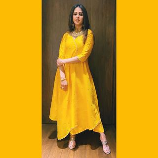 Genelia Deshmukh feet photo thumbnail