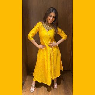 Genelia Deshmukh feet photo thumbnail