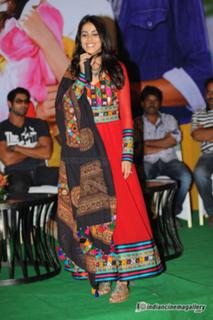 Genelia Deshmukh feet photo thumbnail