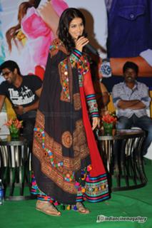 Genelia Deshmukh feet photo thumbnail