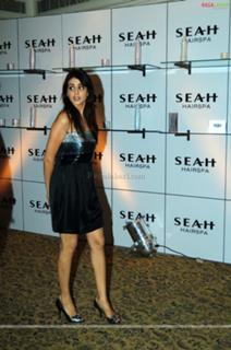 Genelia Deshmukh feet photo thumbnail