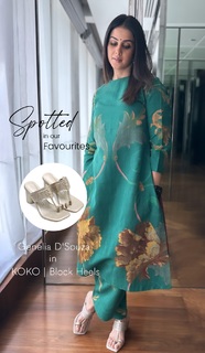 Genelia Deshmukh feet photo thumbnail